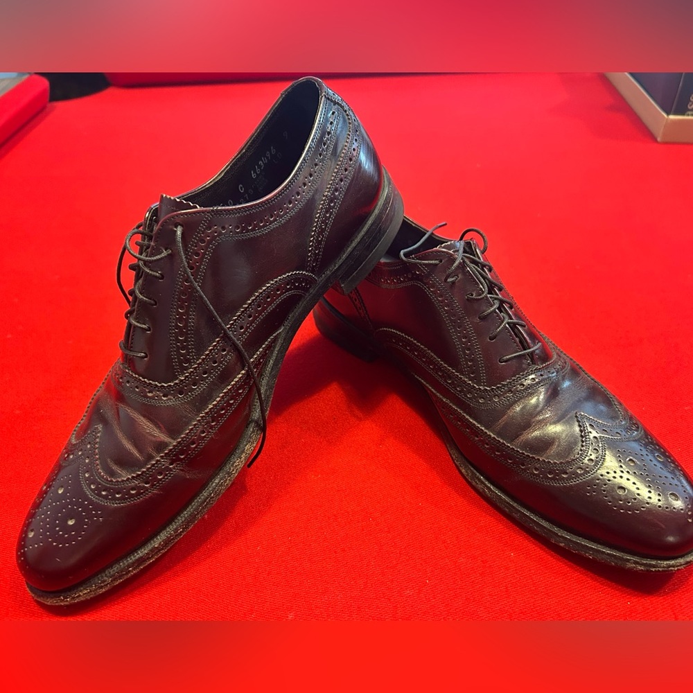 Men’s size 10 Florsheim wine colored wing tip Oxford dress shoes